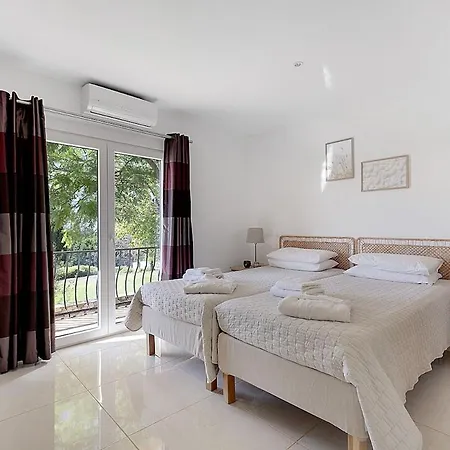 Garden House Apartment